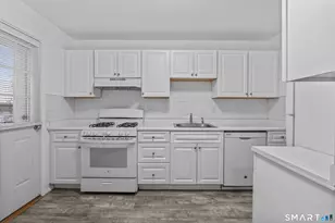 18 Hamilton Ct, Stamford, CT 06902 - Photo 1