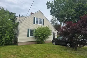 14 Center Ct, Newington, CT 06111 - Photo 1