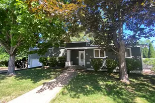 8 Commodore St, Norwich, CT 06360 - Photo 1