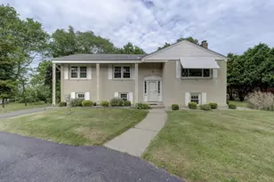 390 Ballfall Rd, Middletown, CT 06457 - Photo 1
