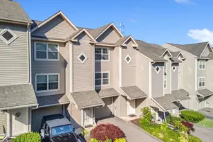 19 Hawthorne Dr, New London, CT 06320 - Photo 1