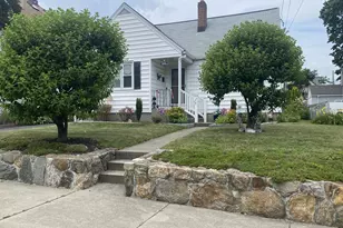 376 Fairview Ave, Bridgeport, CT 06606 - Photo 1