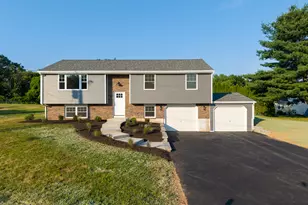 8 Anna Dr, Wallingford, CT 06492 - Photo 1