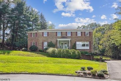 14 Morningside Ct, Millburn, NJ 07078 - Photo 1