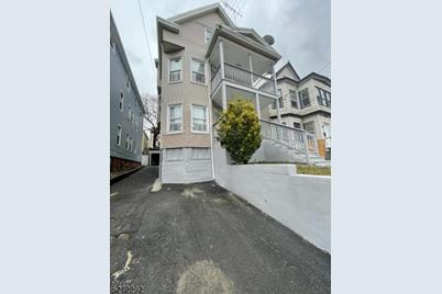 182 Lawrence St - Photo 1