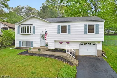 642 Succasunna Rd, Mount Arlington, NJ 07850 - Photo 1