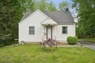 7 Flanders Rd, Mount Olive, NJ 07828 - Photo 1