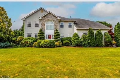 8 Staudt Ct, Franklin Township, NJ 08873 - Photo 1