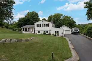 105 Rolling Acres Dr, Hampton Township, NJ 07860 - Photo 1