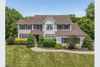 17 Beaver Creek Dr, Raritan Township, NJ 08822 - Photo 1