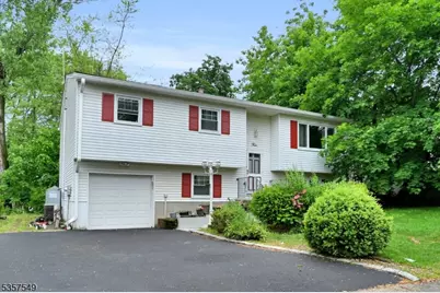 4 Maureen Ct, Parsippany, NJ 07034 - Photo 1