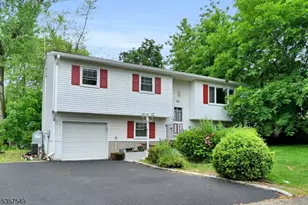 4 Maureen Ct, Parsippany, NJ 07034 - Photo 1