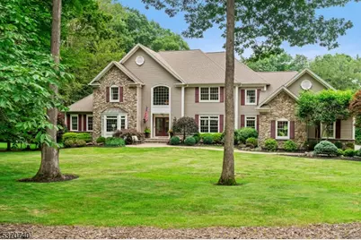 19 Wellington Dr, Washington Township, NJ 07853 - Photo 1