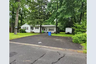 130 Mountain Pkwy, Green Brook Township, NJ 08812 - Photo 1