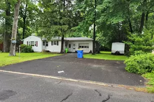 130 Mountain Pkwy, Green Brook Township, NJ 08812 - Photo 1