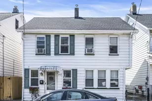 242 Chambers St, Phillipsburg, NJ 08865 - Photo 1