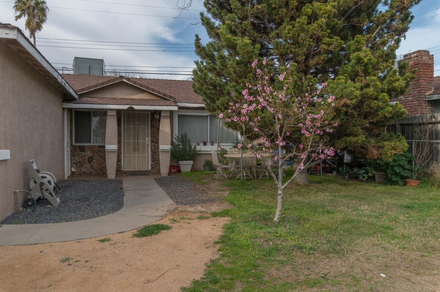 195 Fairbanks Ave, Sacramento, CA 95838-4754