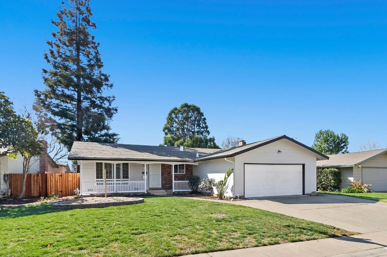 9020 New Dawn Dr, Sacramento, CA 95826-4024