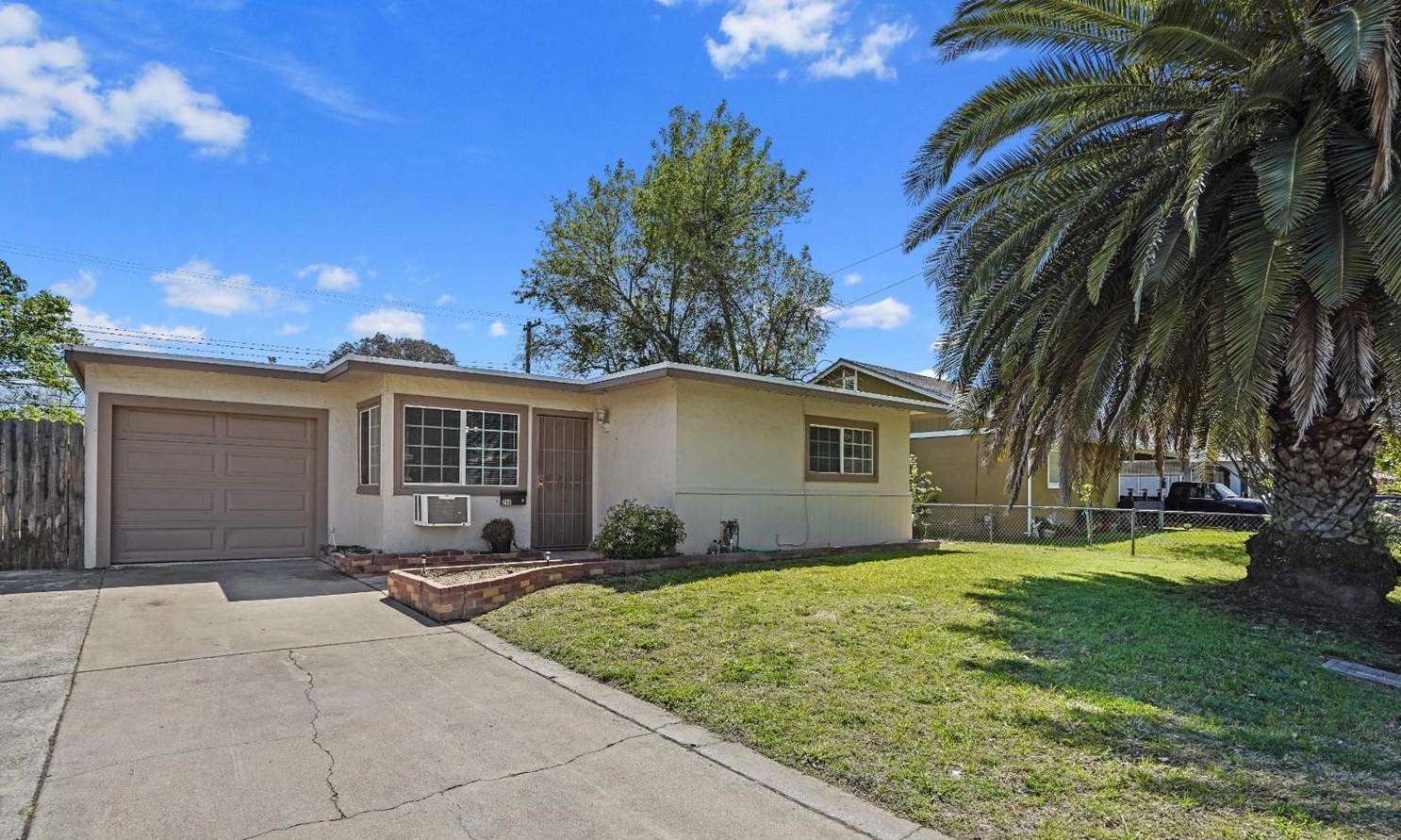 248 Redondo Ave, Sacramento, CA 95815-1033