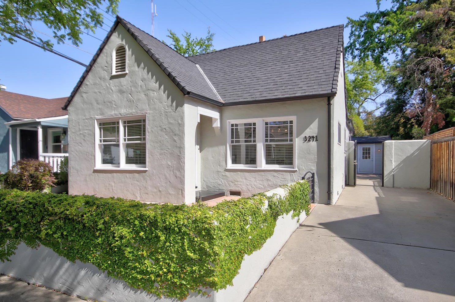 3241 L St, Sacramento, CA 95816-5228