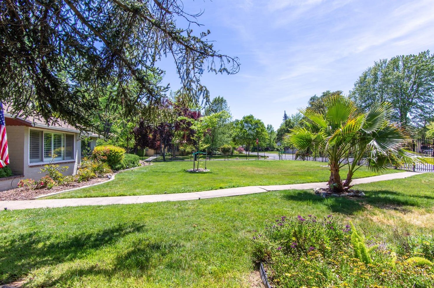 3650 Country Club Ln, Sacramento, CA 95821-2543