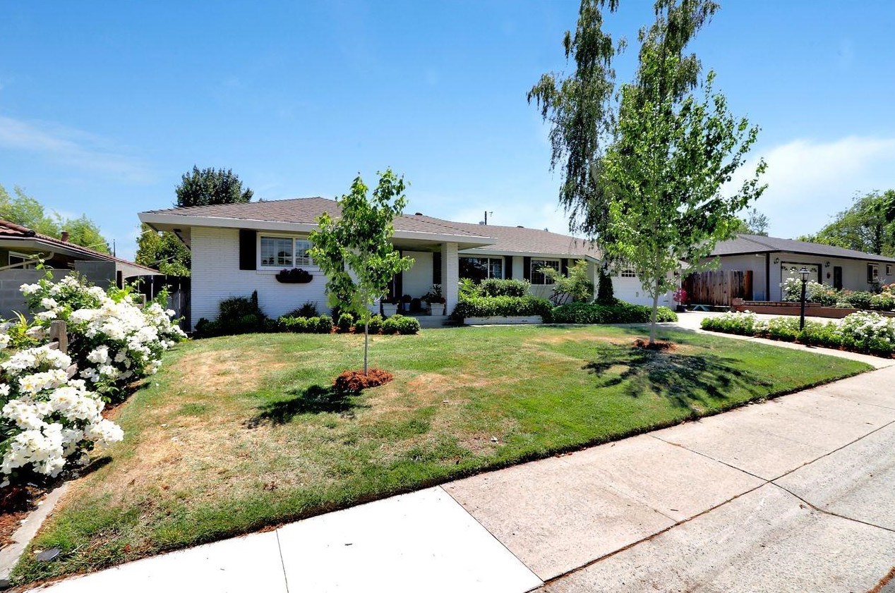 1412 Carrousel Ln, Sacramento, CA 95822-1208