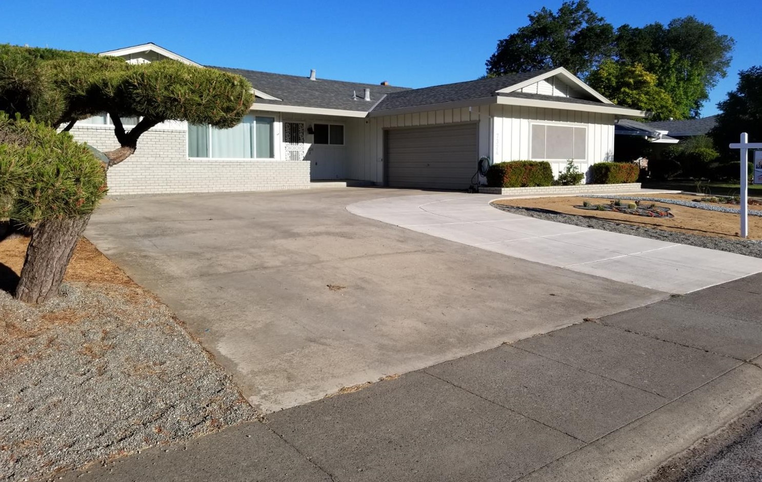 7324 Land Park Dr, Sacramento, CA 95831-4057