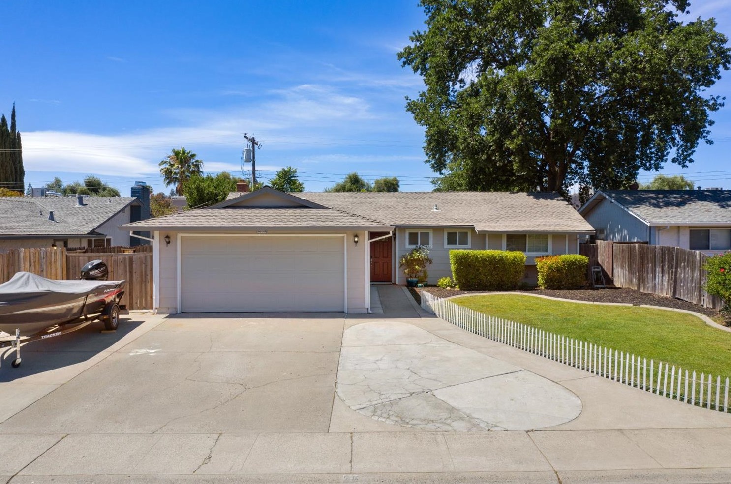 5633 Revelstok Dr, Sacramento, CA 95842-3148