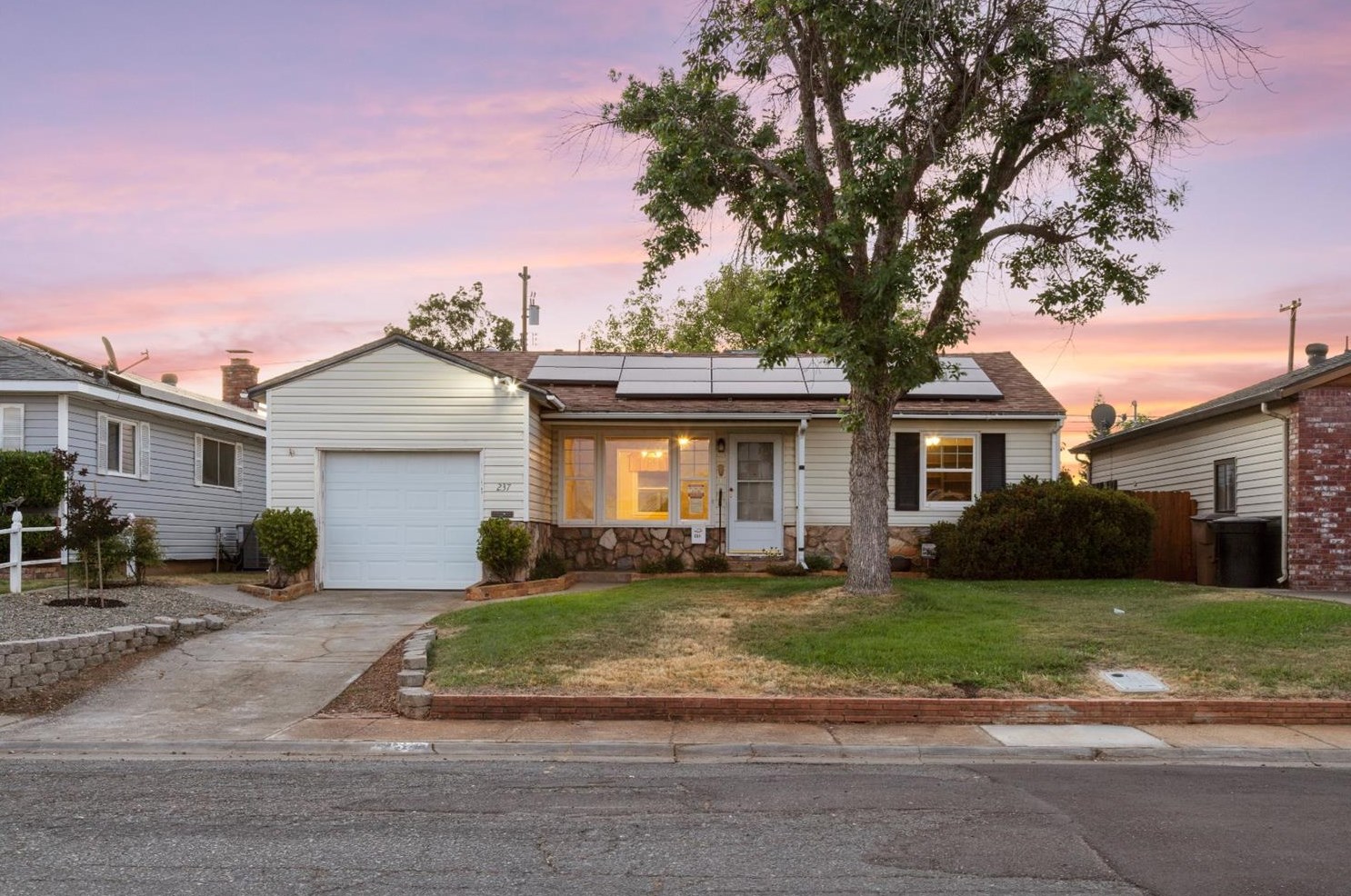 237 L St, Lincoln, CA 95648-1630