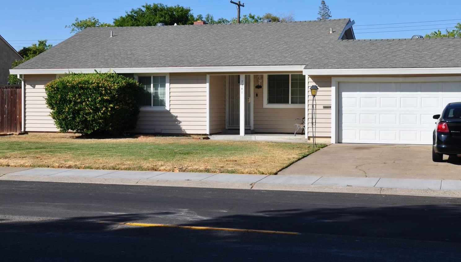 7341 East Pkwy, Sacramento, CA 95823-3133