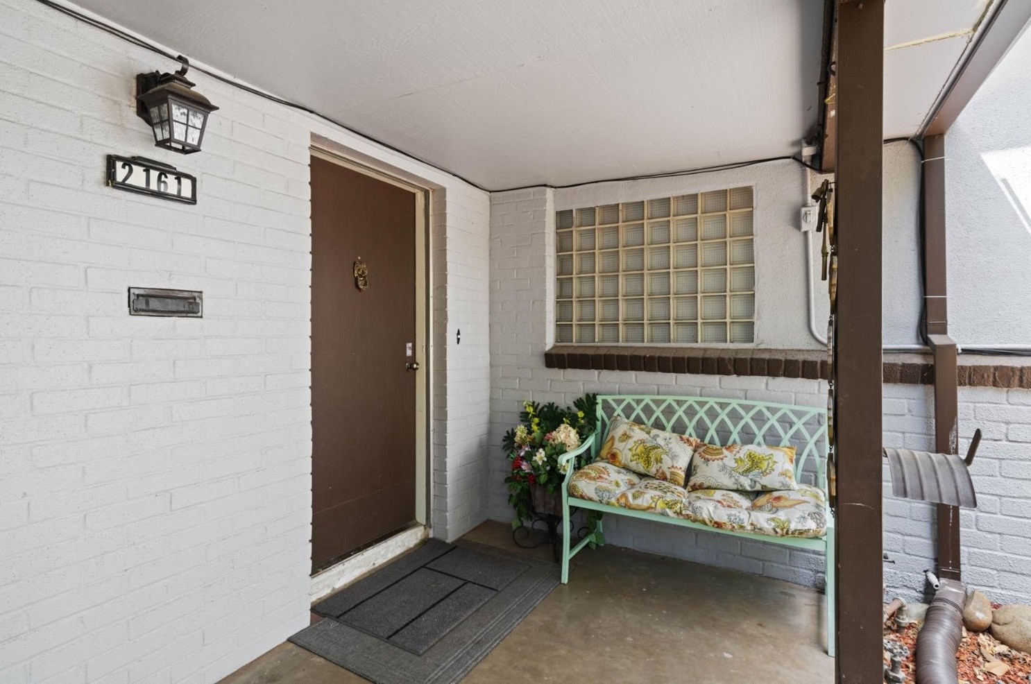 2161 Royal Oaks Dr, Sacramento, CA 95815-3819