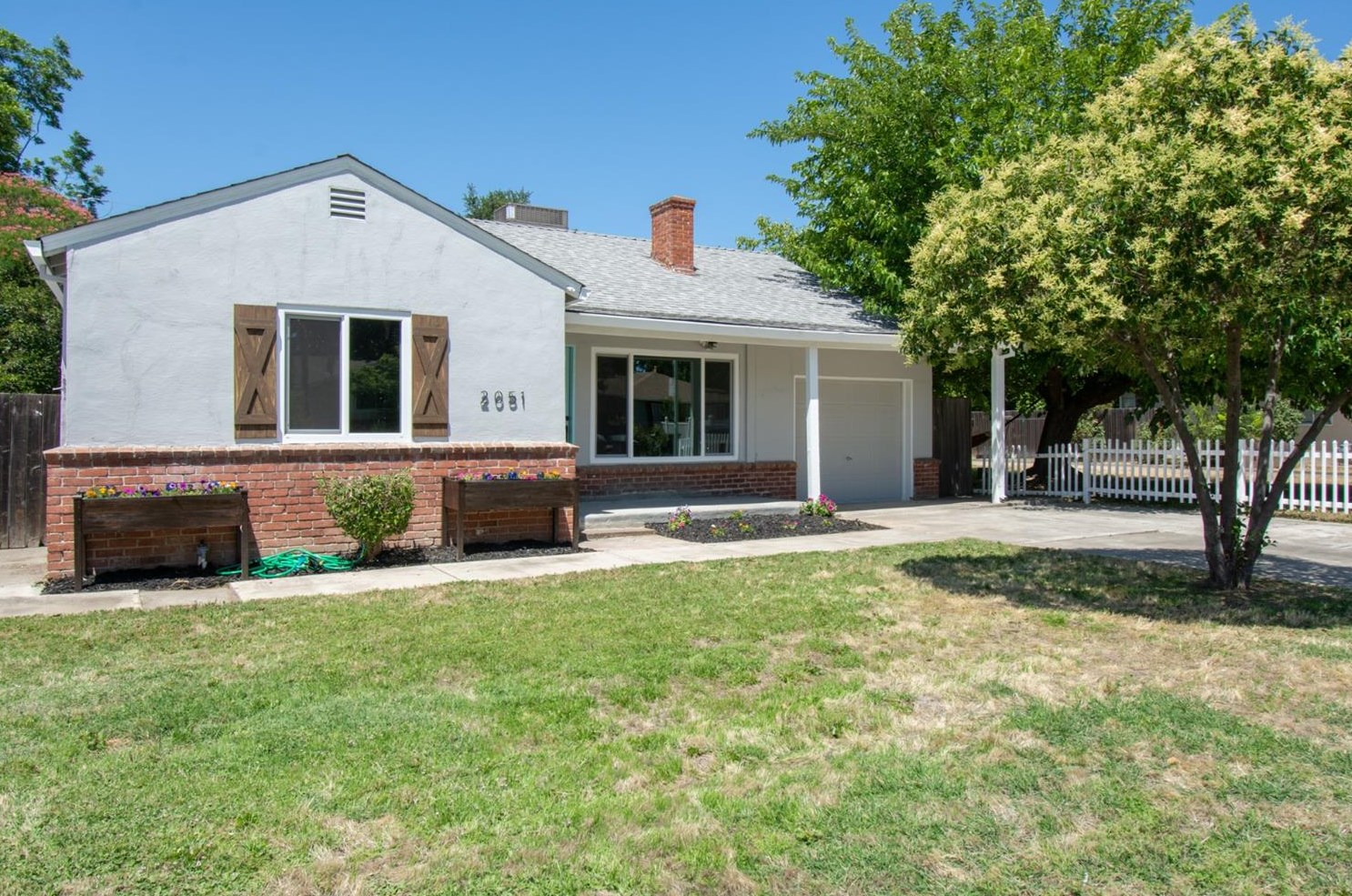 2051 20th Ave, Sacramento, CA 95822-1529