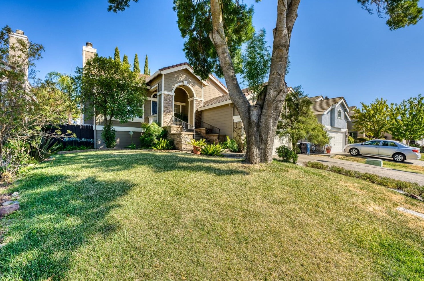 8665 Carlin Ave, Sacramento, CA 95823-7655