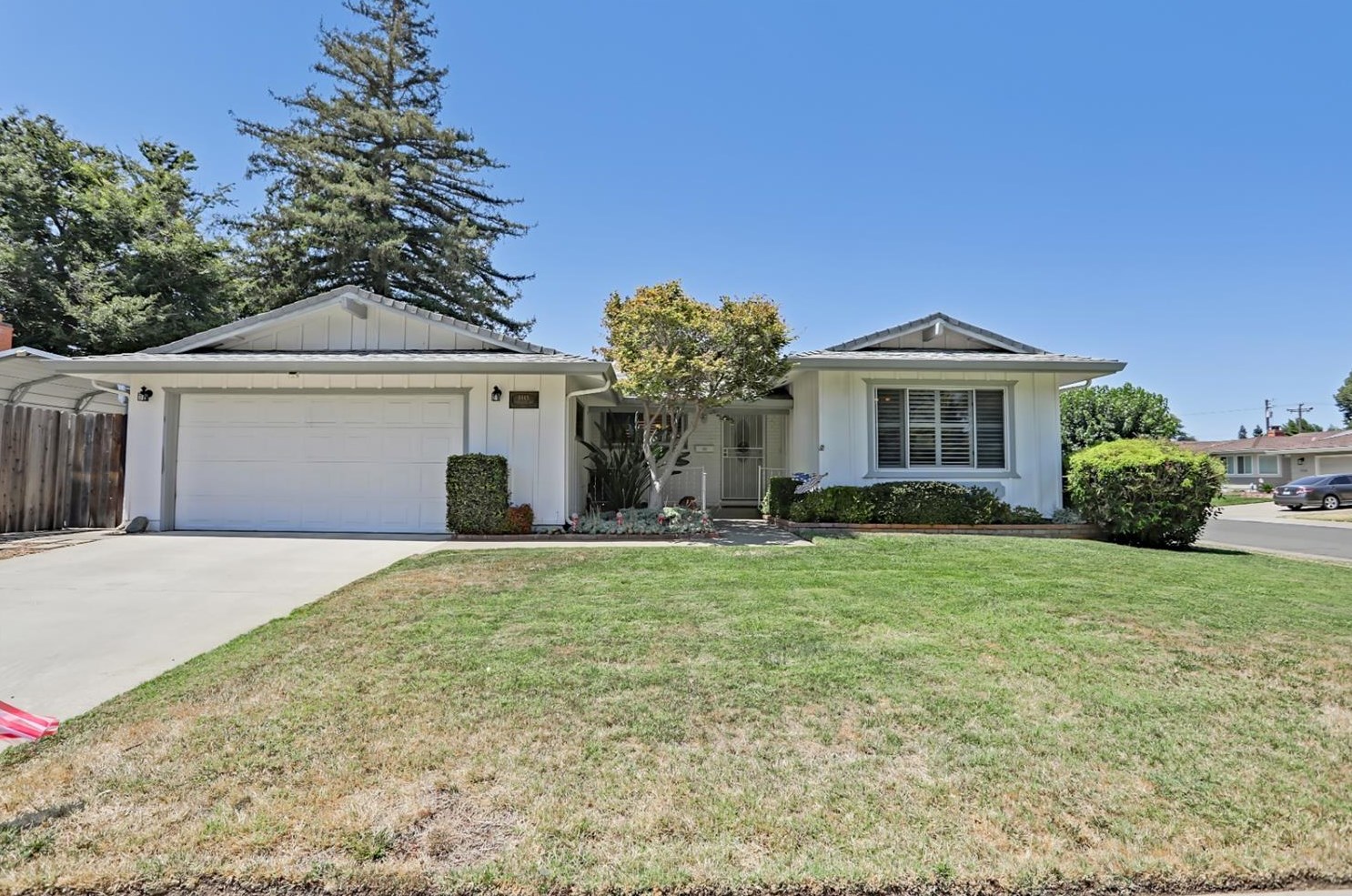 8445 Bennington Way, Sacramento, CA 95826-3075