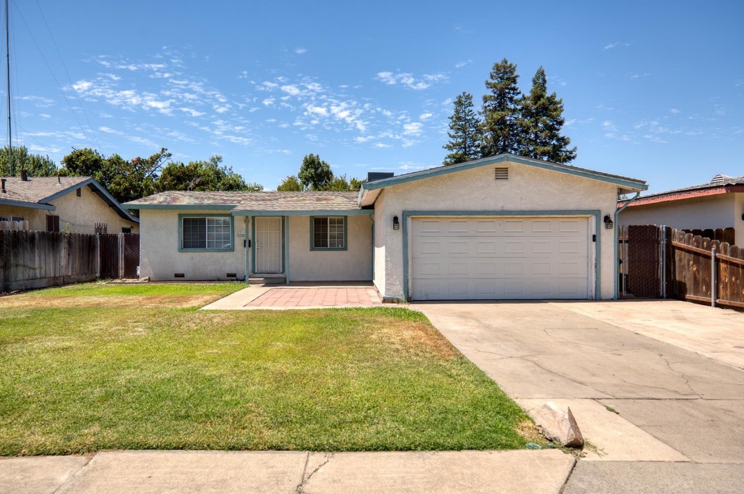 2257 1st St, Atwater, CA 95301-2821