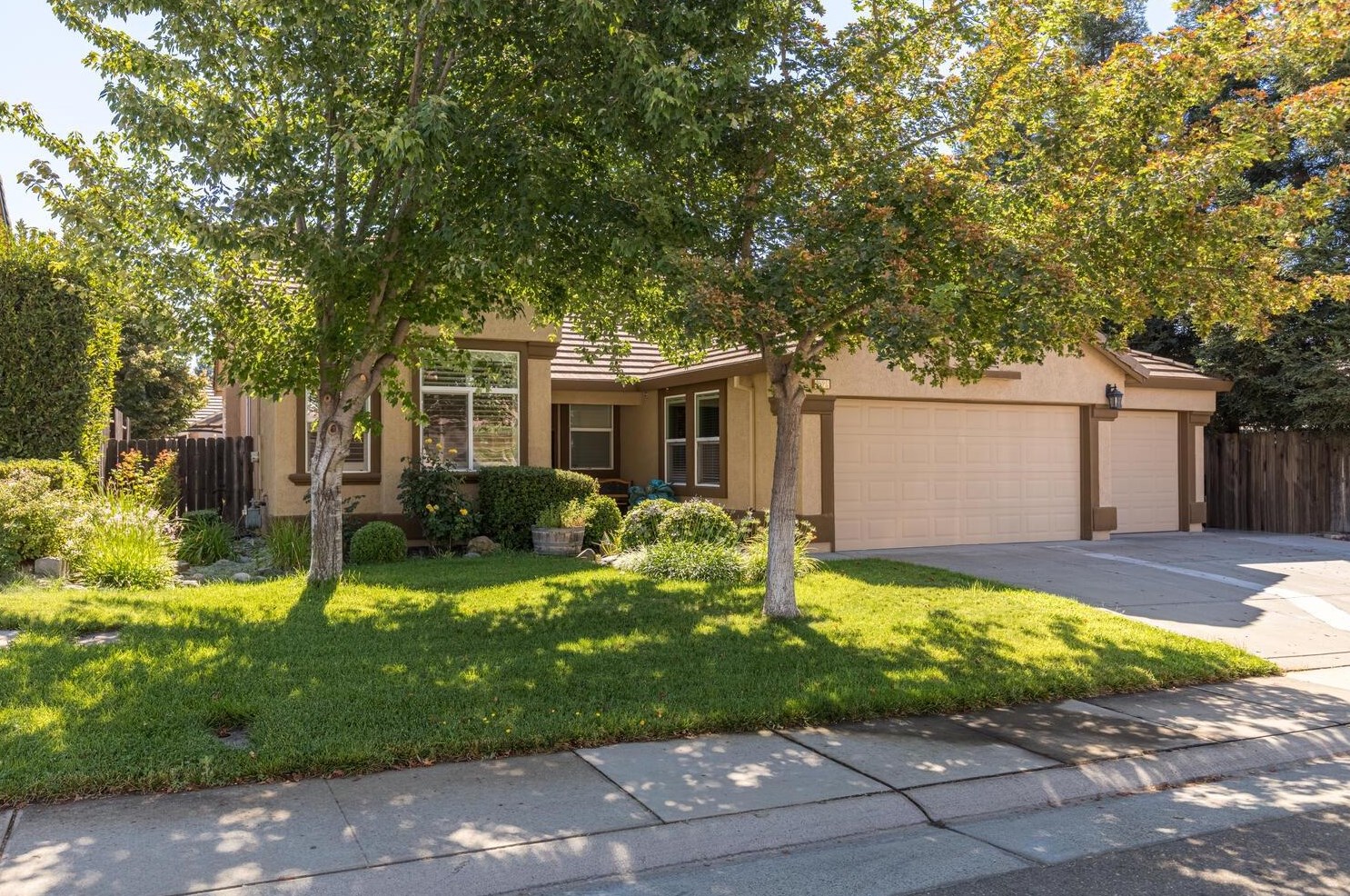 8529 Arrowroot Cir, Sacramento, CA 95843-3725