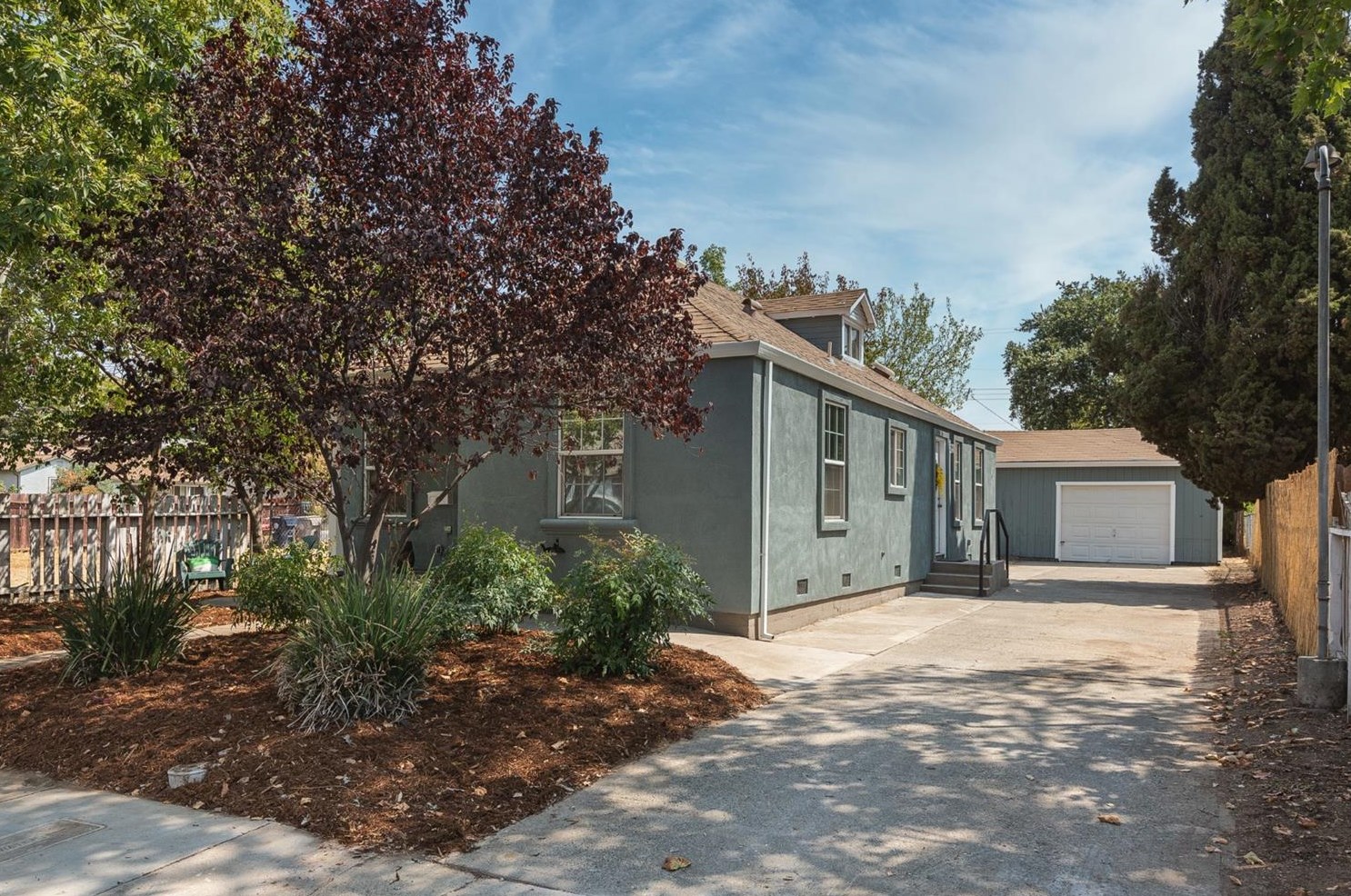 2398 Cambridge St, Sacramento, CA 95815-3118