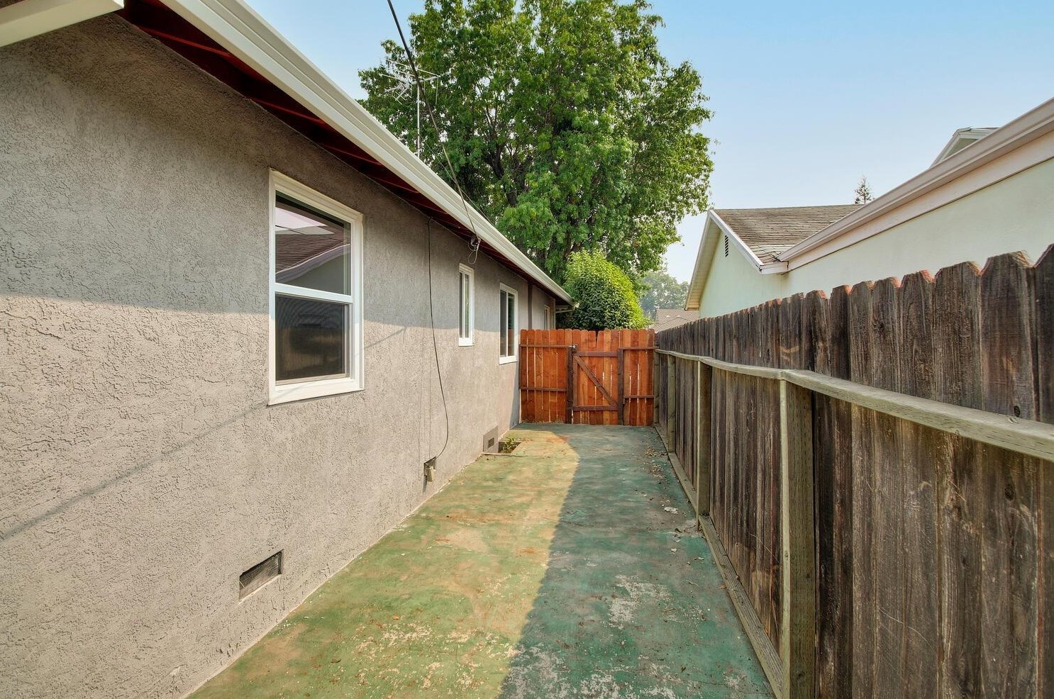 4333 Hilts Ave, Sacramento CA  95824-3722 exterior