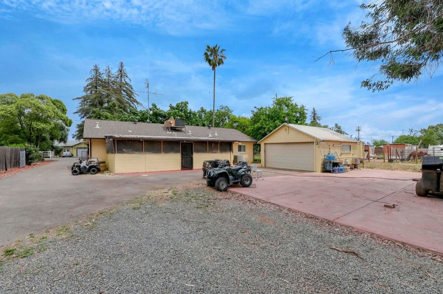 7326 Hedge Ave, Sacramento CA  95829-1003 exterior