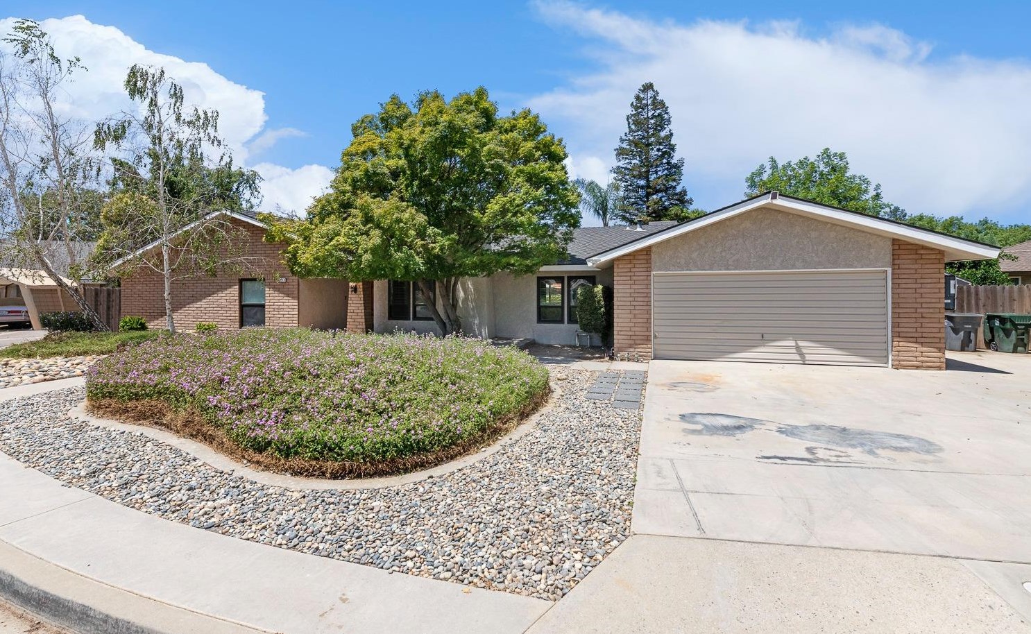 408 Camden Way, Madera, CA 93637