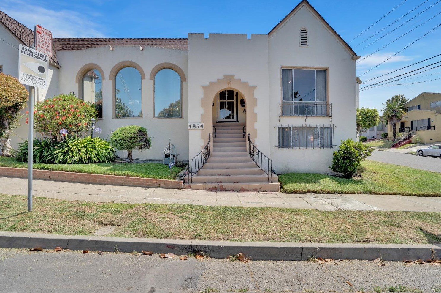 4854 Walnut St, Oakland, CA 94619-2557