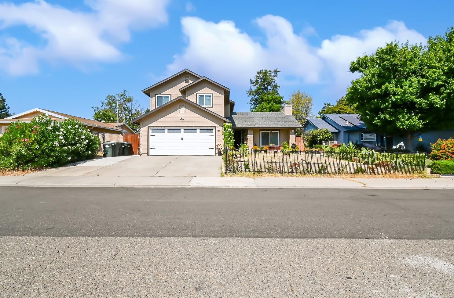 7732 Countryfield Dr, Sacramento CA  95828-5614 exterior