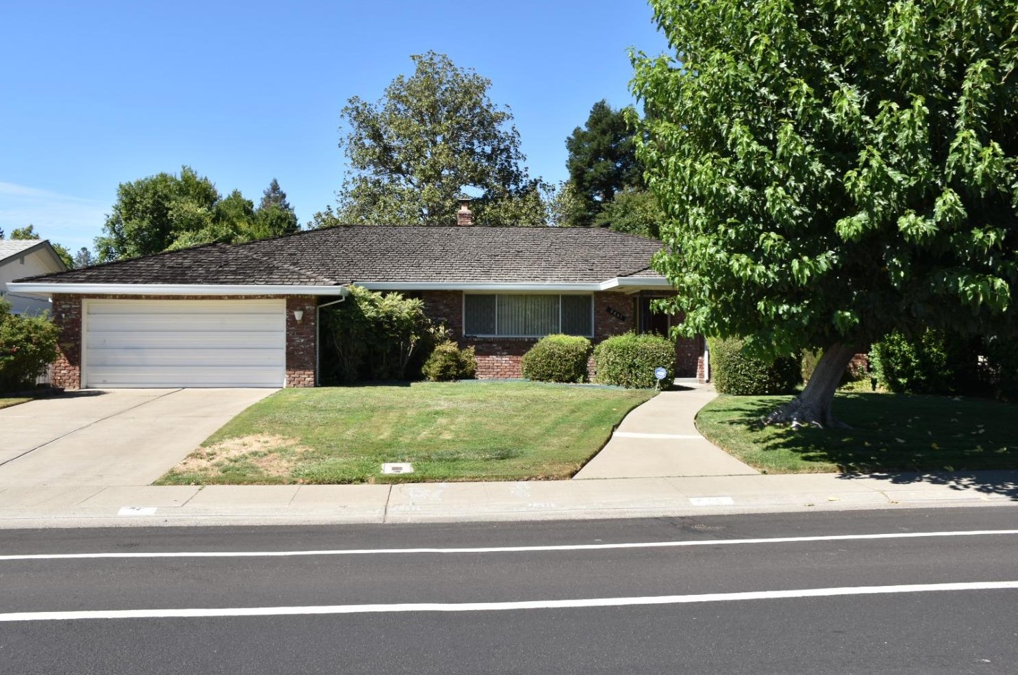 2801 American River Dr, Sacramento, CA 95864-7120