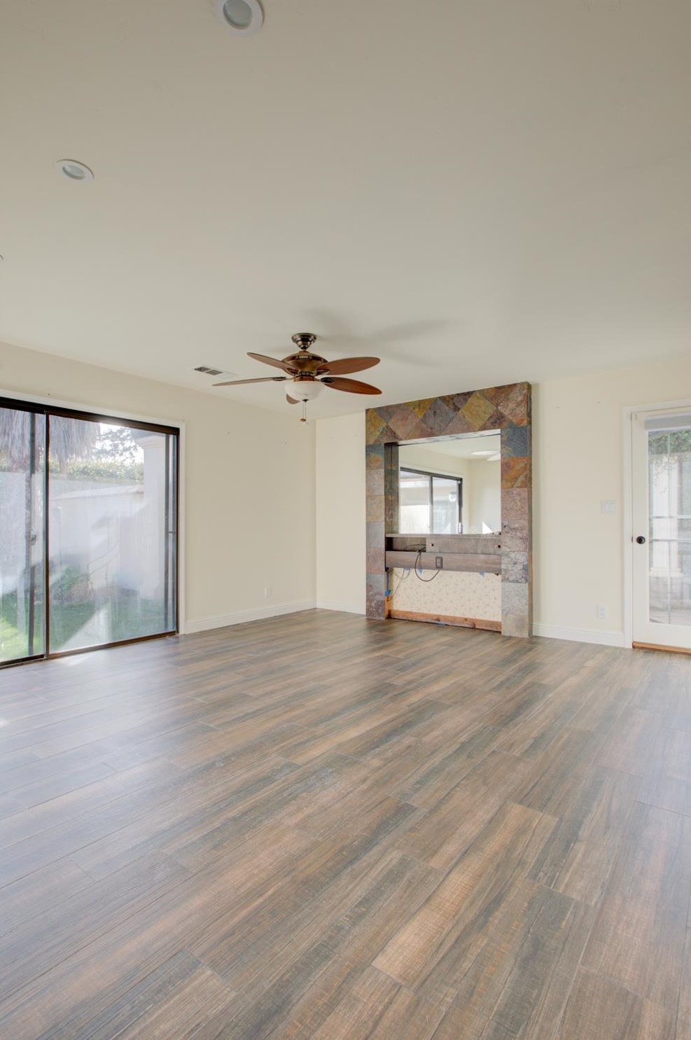1066 Mirror Lake Dr, Merced CA  95340-0633 exterior