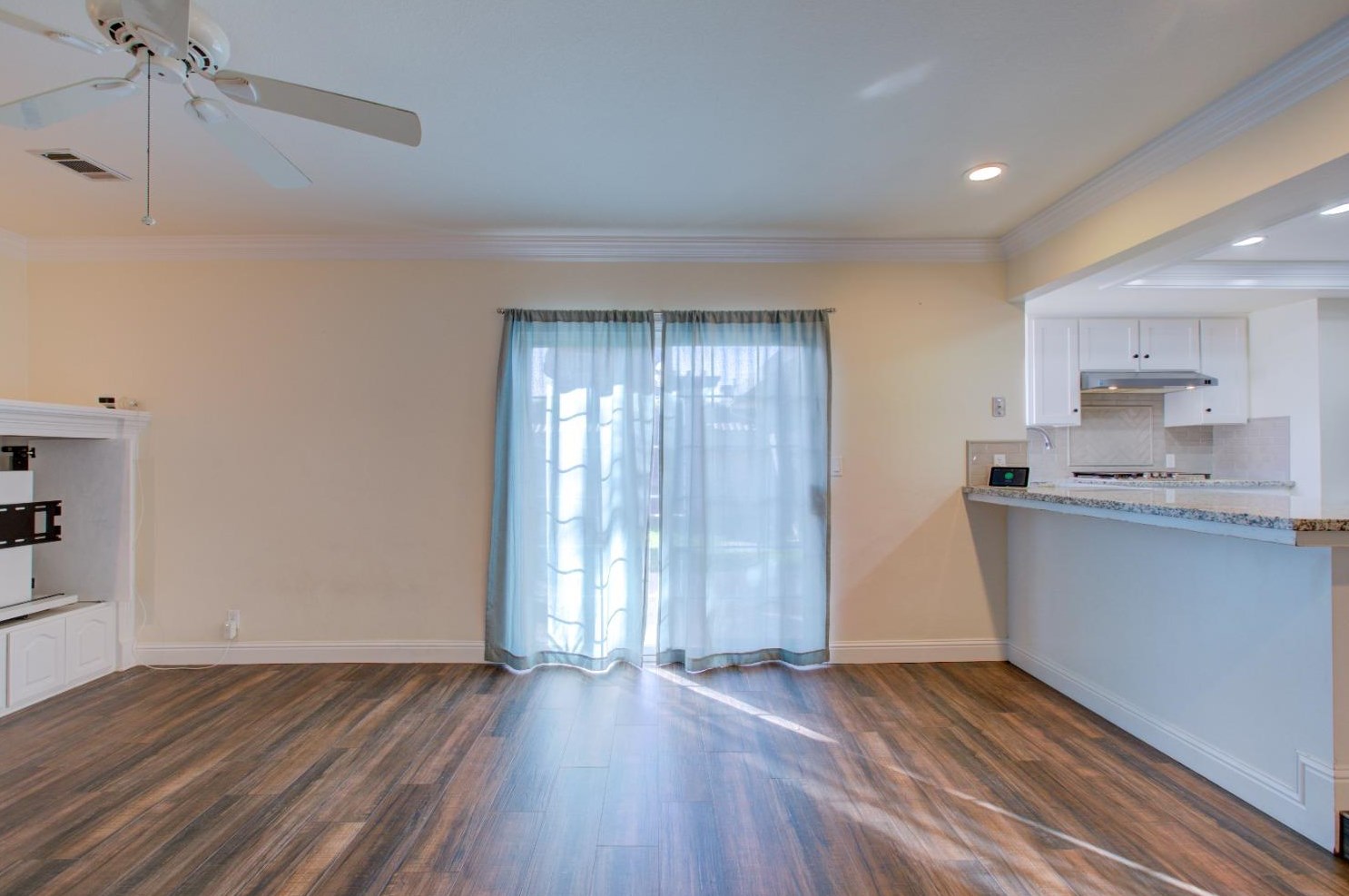 1066 Mirror Lake Dr, Merced CA  95340-0633 exterior