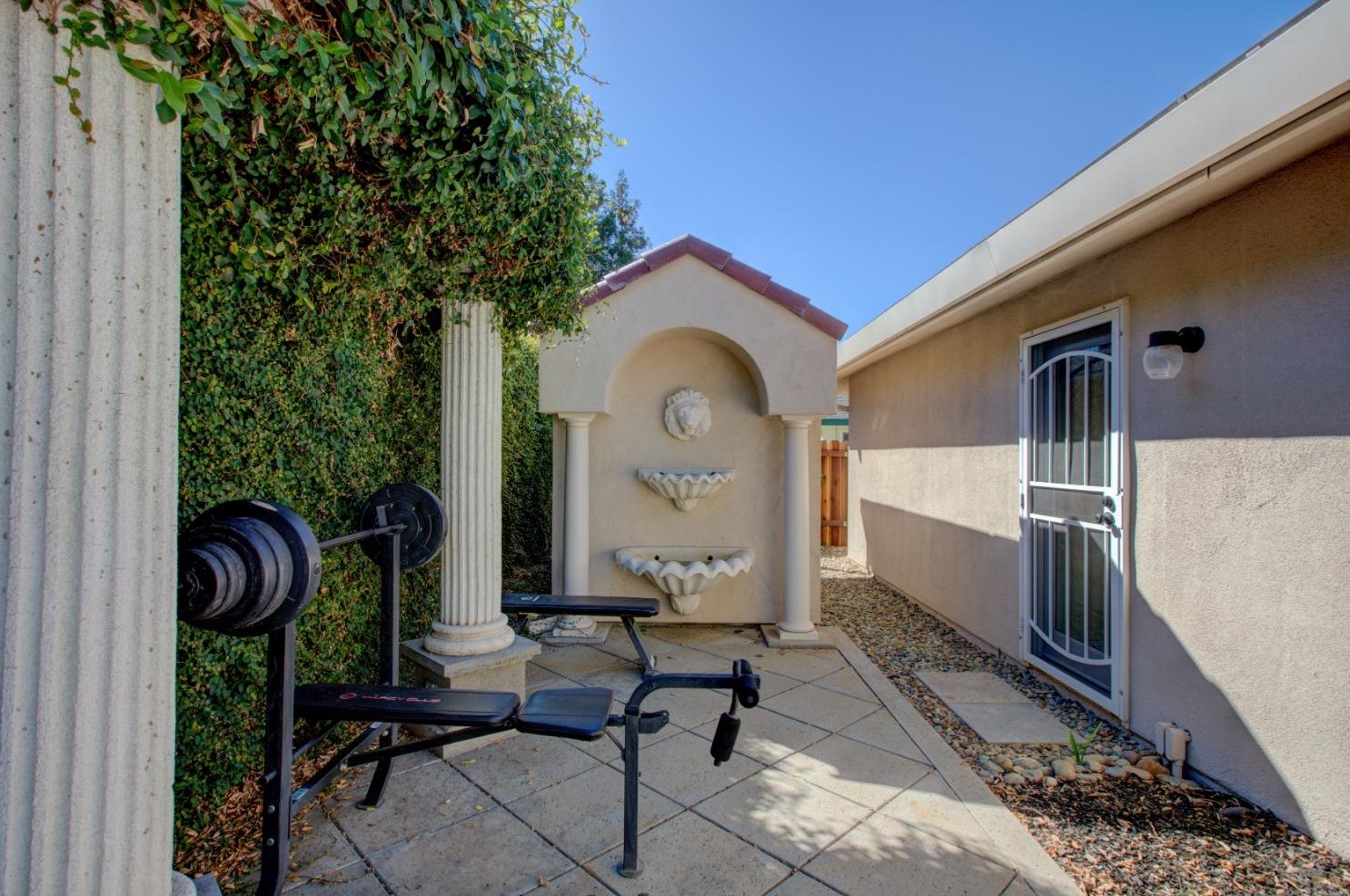 1066 Mirror Lake Dr, Merced CA  95340-0633 exterior