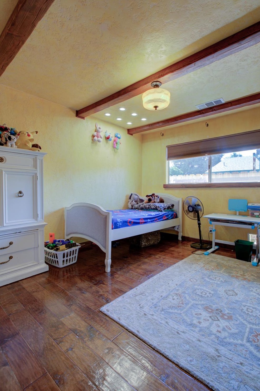 1066 Mirror Lake Dr, Merced CA  95340-0633 exterior