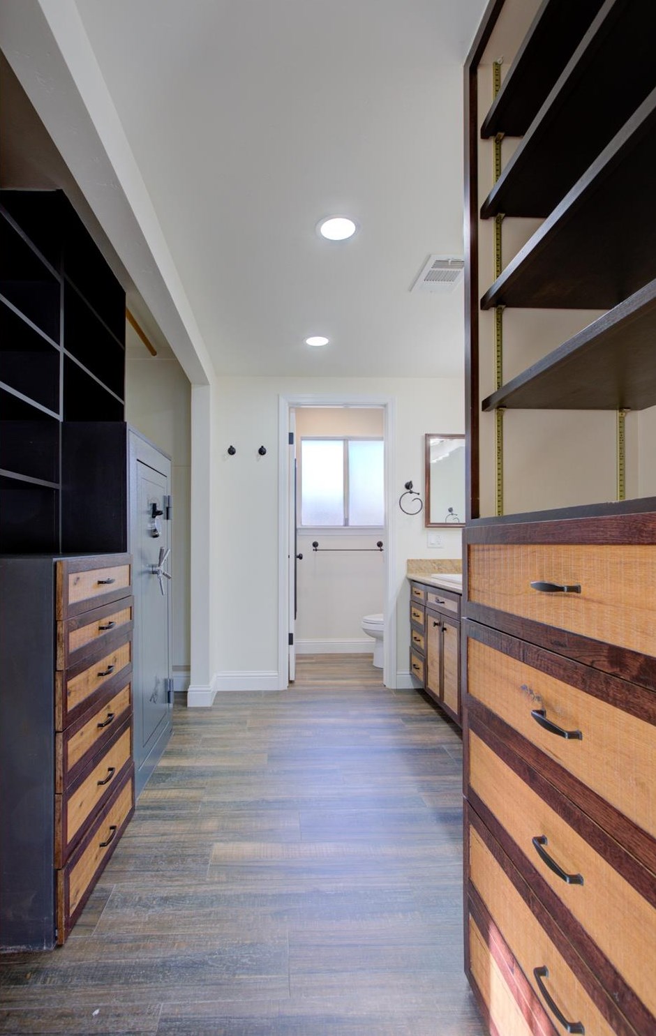 1066 Mirror Lake Dr, Merced CA  95340-0633 exterior