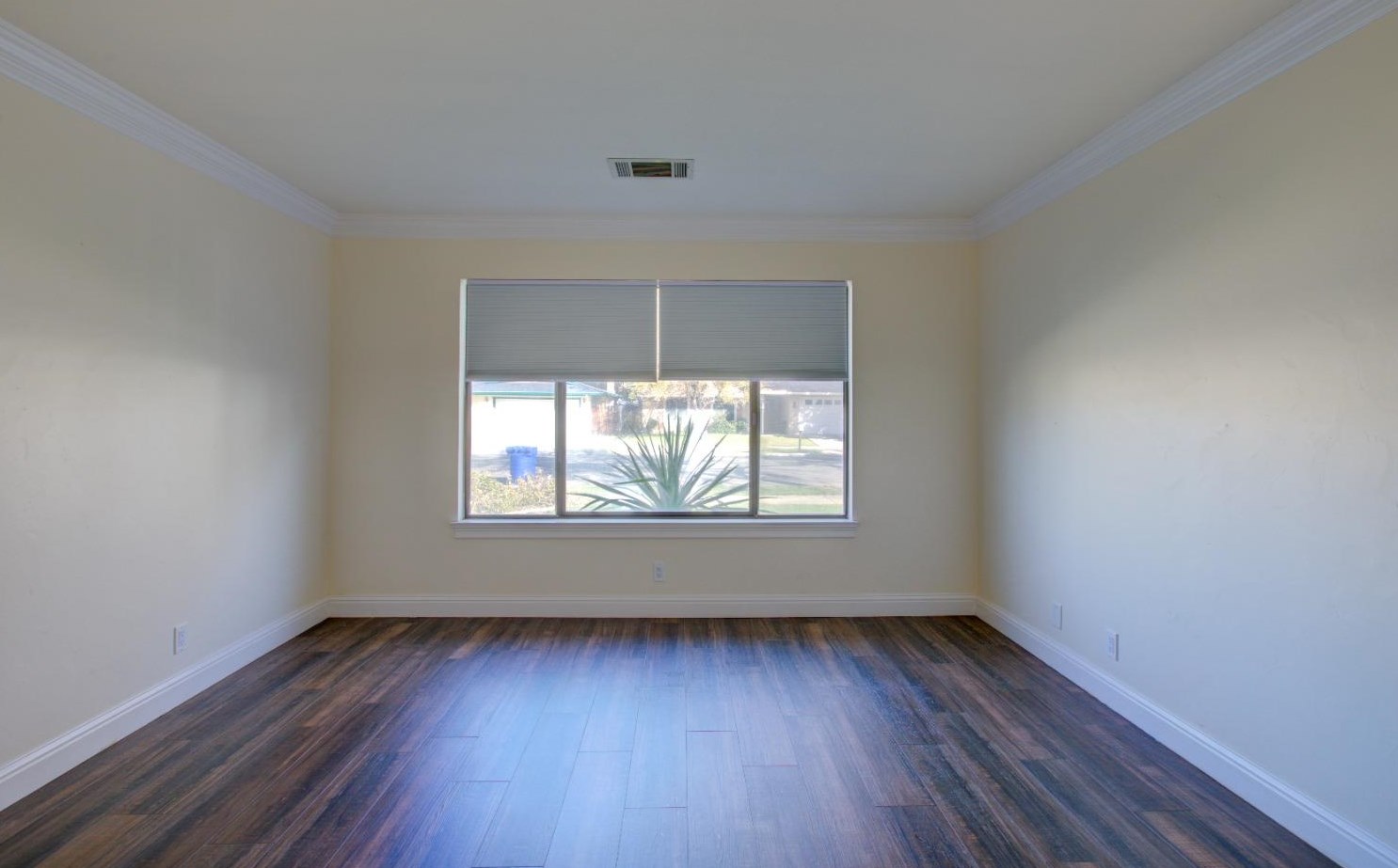 1066 Mirror Lake Dr, Merced CA  95340-0633 exterior