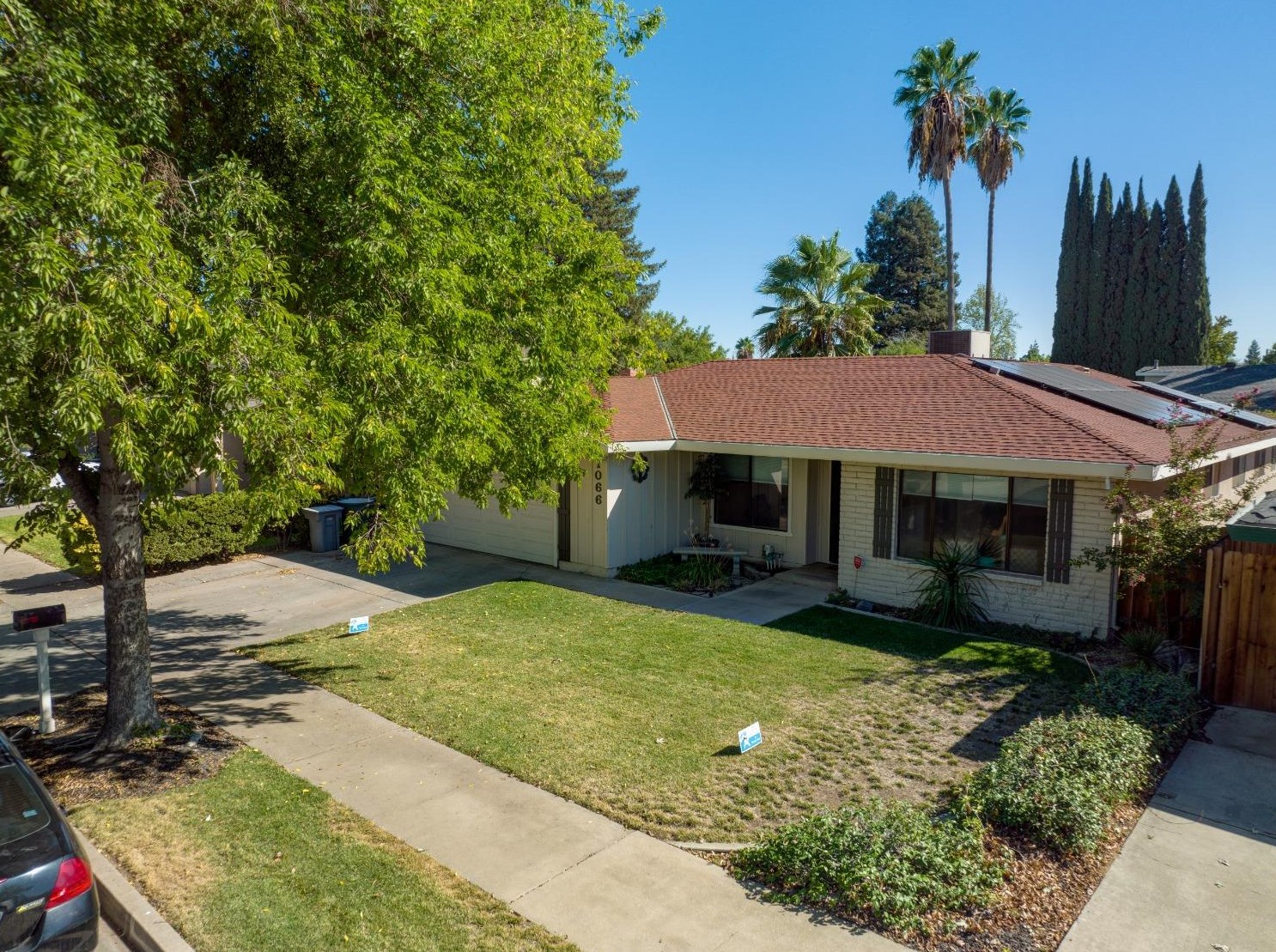 1066 Mirror Lake Dr, Merced CA  95340-0633 exterior